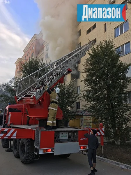 Qazaxıstanda azərbaycanlı yanğın zamanı insanları xilas edib
