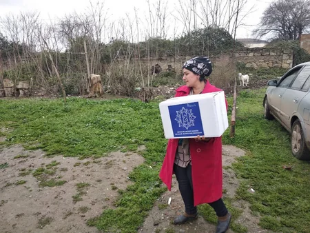 Heydər Əliyev Fondu aztəminatlı ailələrə Novruz sovqatları paylayır