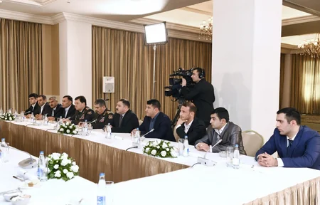 Azərbaycanın Birinci vitse-prezidenti aprel döyüşləri zamanı yaralanmış bir qrup əsgər və zabitlə görüşüb