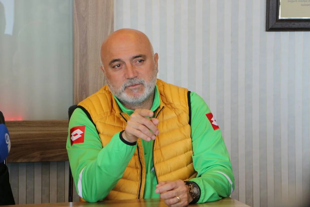 Türkiyə Super Liqasında çıxış edən komandanın baş məşqçisi istefa verib