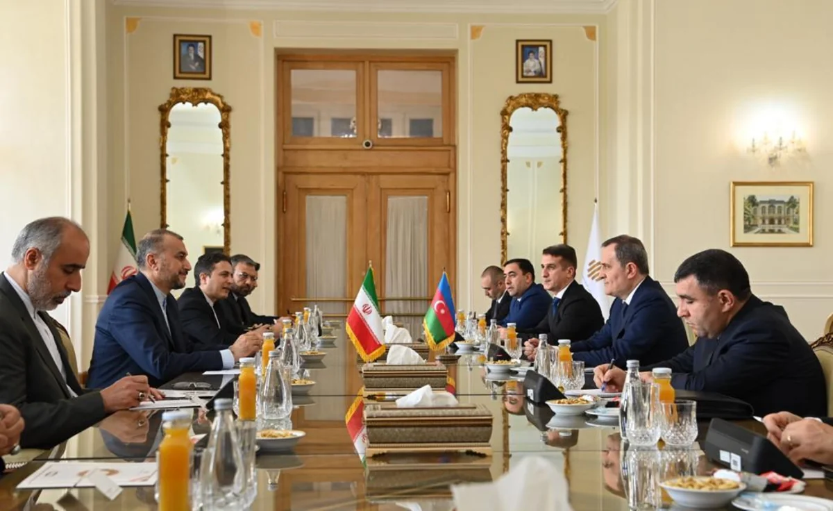 Azərbaycan və İran XİN başçılarının müzakirə etdikləri məsələlər açıqlanıb