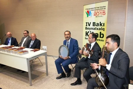 “Əliağa Vahid. Qəzəllər” kitabının təqdimatı keçirilib