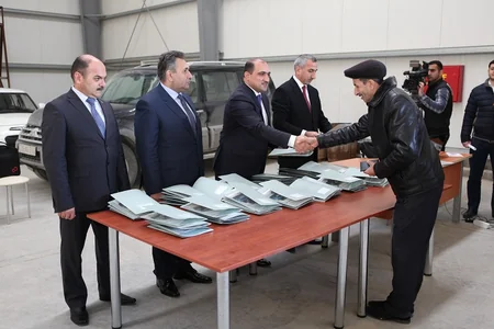Azərbaycanda müharibə əlillərinə avtomobil paylandı - FOTOLAR