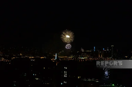 Bakıda Zəfər Günü ilə bağlı atəşfəşanlıq olub - YENİLƏNİB