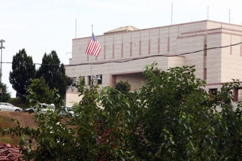 В Стамбуле у консульства США задержали мужчину, угрожавшего взорвать себя