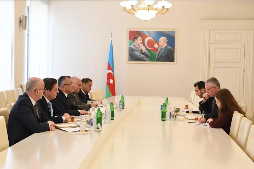 Rövşən Rzayev Böyük Britaniyanın Azərbaycandakı səfiri ilə görüşüb