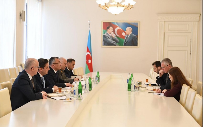 Rövşən Rzayev Böyük Britaniyanın Azərbaycandakı səfiri ilə görüşüb