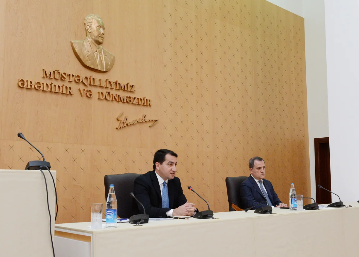 Ceyhun Bayramov XİN-in kollektivinə təqdim olundu