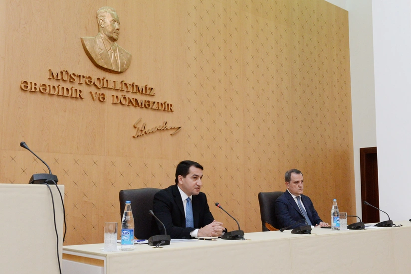 Ceyhun Bayramov XİN-in kollektivinə təqdim olundu