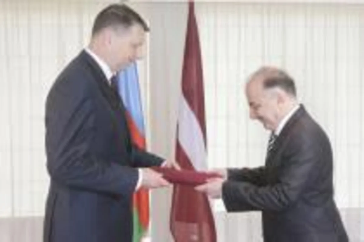 Посол Азербайджана в Латвии вручил верительные грамоты президенту этой страны - ФОТО