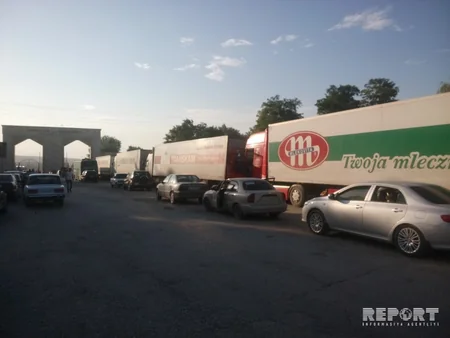 Traffic jam on Azerbaijani-Russian border, trucks not allowed - PHOTO