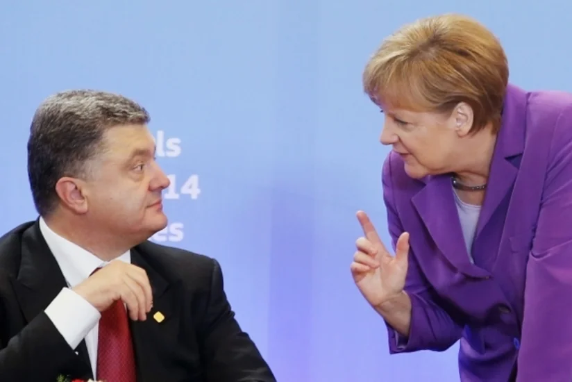 Порошенко и Меркель договорились о встрече глав МИД нормандской четверки