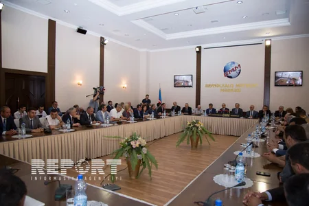 Azərbaycan Prezidentinin köməkçisi KİV rəhbərləri ilə görüşüb - FOTO