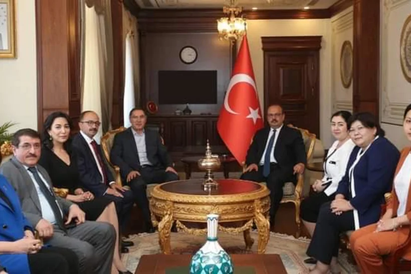 Ombudsman Türkiyənin Bursa valisi, bələdiyyə sədrləri ilə görüşüb