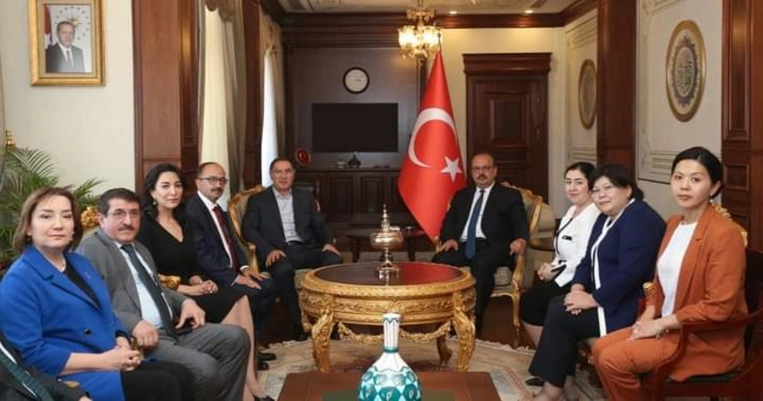 Ombudsman Türkiyənin Bursa valisi, bələdiyyə sədrləri ilə görüşüb