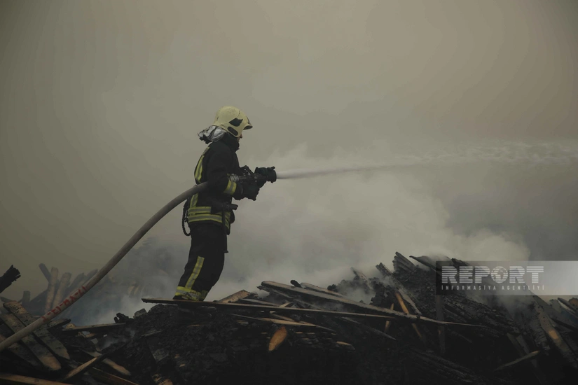 Bakıda yaşayış evində baş verən yanğın söndürülüb - YENİLƏNİB