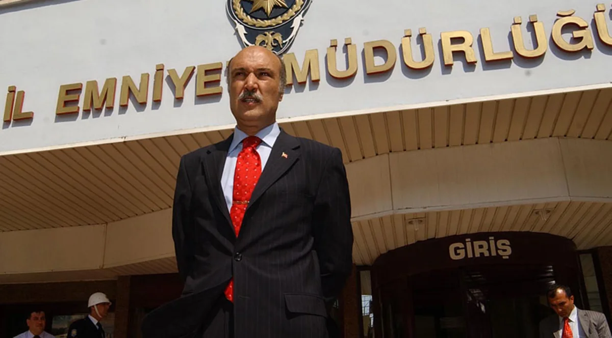 İstanbul Təhlükəsizlik İdarəsinin keçmiş müdirinin mal-mülkünə həbs qoyulub
