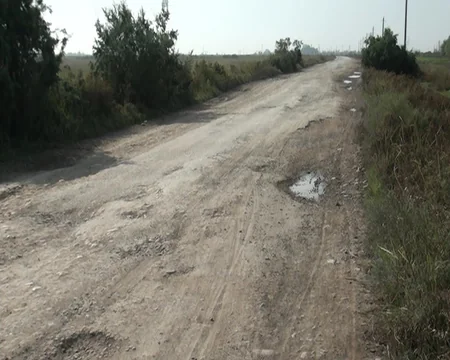 Kürdəmirdə əlli il əvvəl tikilən yol bərbad vəziyyətə düşüb - REPORTAJ