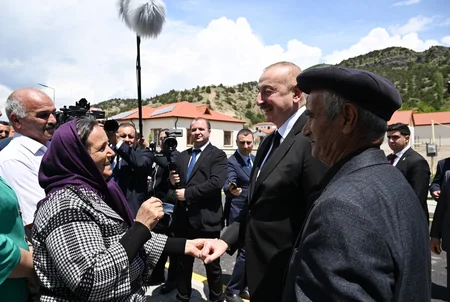 Prezident Laçının Sus kəndinə köçmüş sakinlərlə görüşüb - YENİLƏNİB