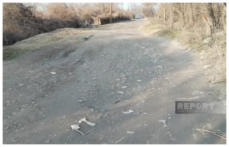 Oğuzda kənd yolu bərbad vəziyyətə düşüb