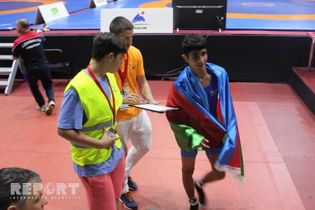 Azərbaycanın daha iki güləşçisi Avropa çempionatında qızıl medal qazanıb - FOTO