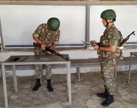 Azərbaycan Ordusunun kursantları təlim atış çalışmalarını yerinə yetirib