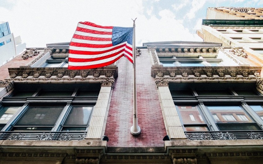Amerika Venesueladakı diplomatlarının bir hissəsini geri çağırıb