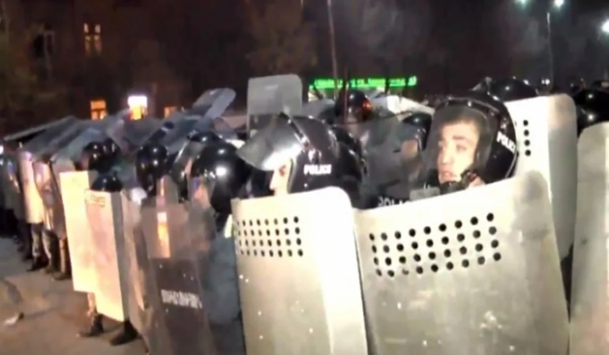 Yerevanda müxalifət yürüş keçirir