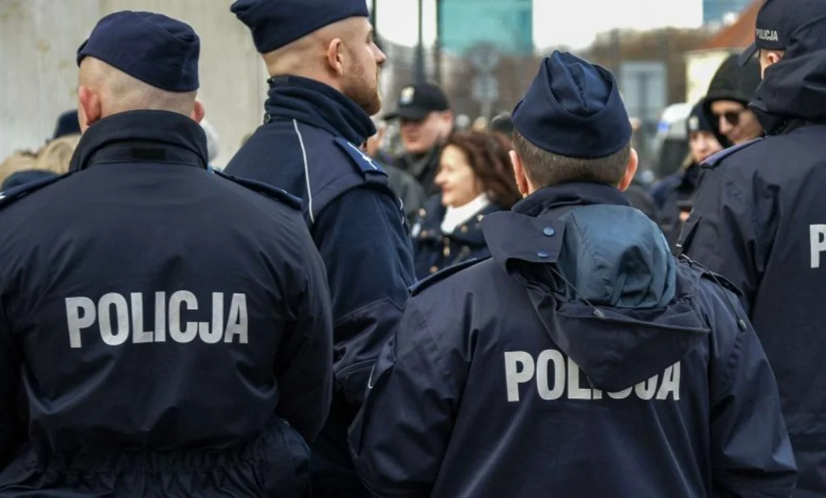 Polşada polis deputatlar tərəfindən mühasirəyə alınan PAP agentliyinin binasına daxil olub