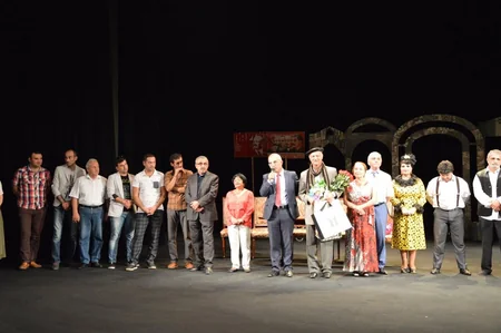 Gənc Tamaşaçılar Teatrı mövsümü Çirkin ördək balası” tamaşası ilə açıb