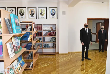 Prezident Bakıda yeni tikilən iki məktəbdə yaradılan şəraitlə tanış olub