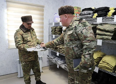 Müdafiə nazirinin müavinləri Kəlbəcərdə yeni inşa edilmiş yerləşmə məntəqələrinə baxış keçiriblər