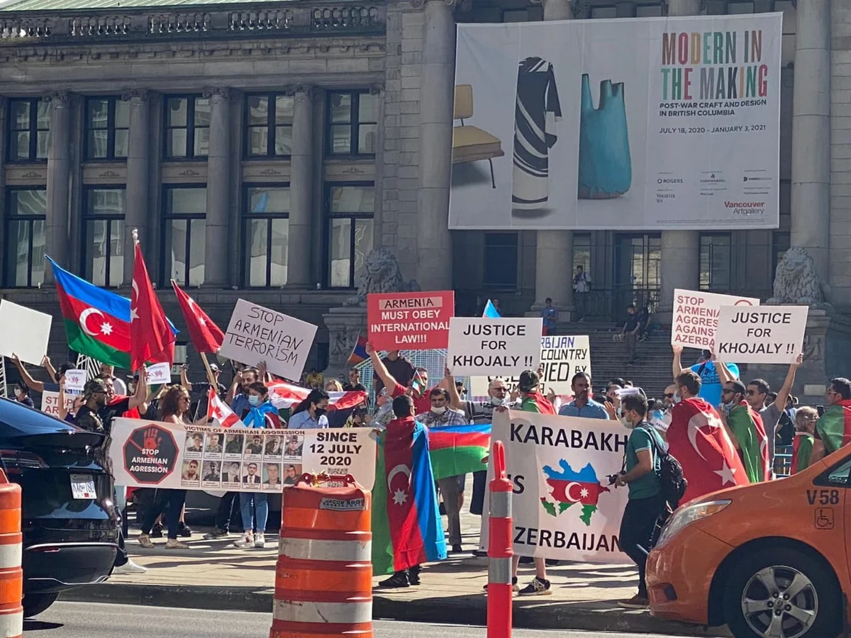Азербайджанцы в Ванкувере выразили протест армянской провокации