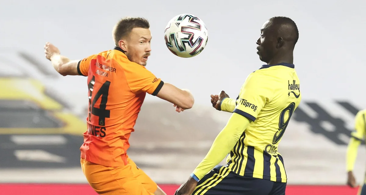 Qalatasaray derbidə iki futbolçusunu itirib