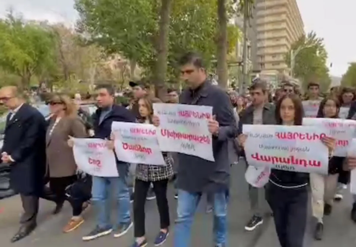 В Армении молодежь проводит акцию протеста против правительства