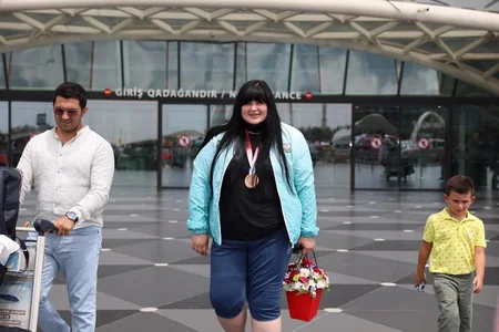 Olimpiadanın bürünc medalçısı İrina Kindzerskanın Bakıda qarşılanma mərasimi olub
