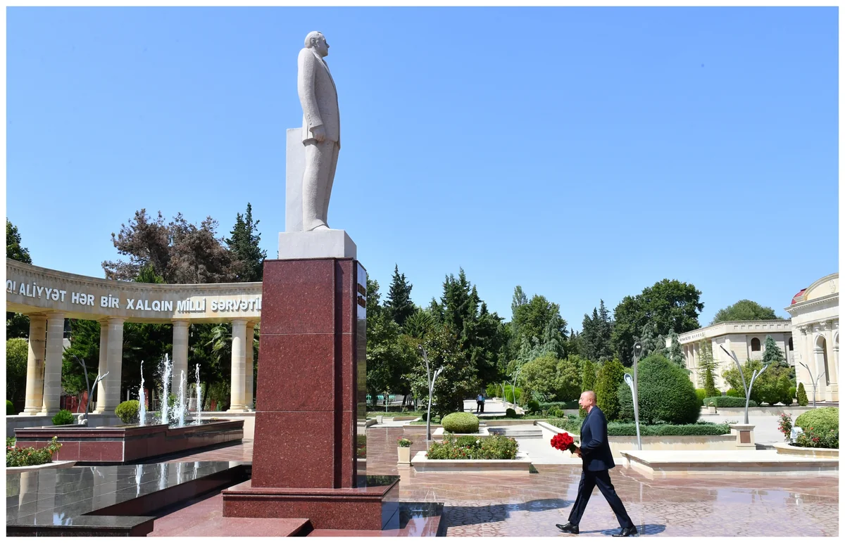Ilham Aliyev visits national leader’s monument in Agsu