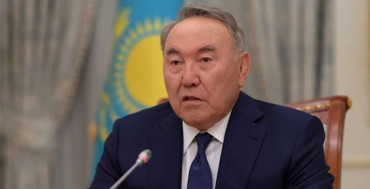 Новая Конституция лишила Назарбаева и его семью части привилегий