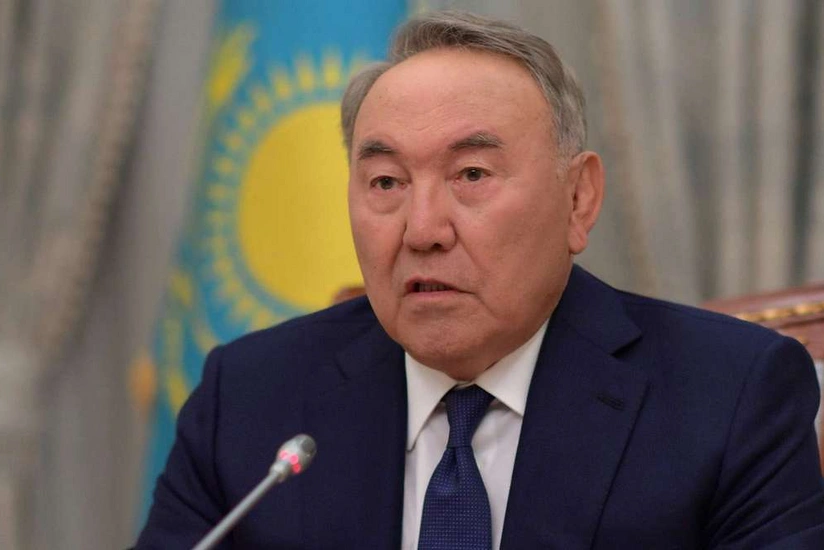 Новая Конституция лишила Назарбаева и его семью части привилегий