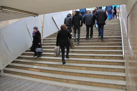 Xalqlar Dostluğu stansiyasının keçidlərində təmirə başlanılıb