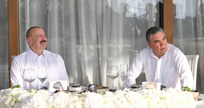 Prezident İlham Əliyev və Qurbanqulu Berdiməhəmmədov birgə nahar ediblər