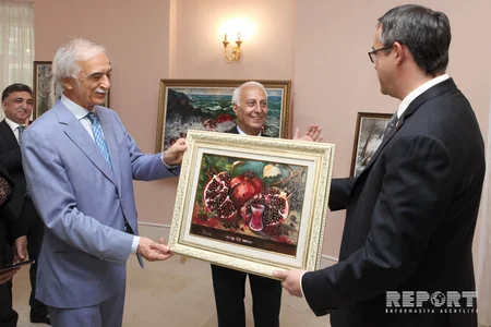 Moskva Şəhər Dumasında azərbaycanlı rəssamın sərgisi açılıb - FOTO