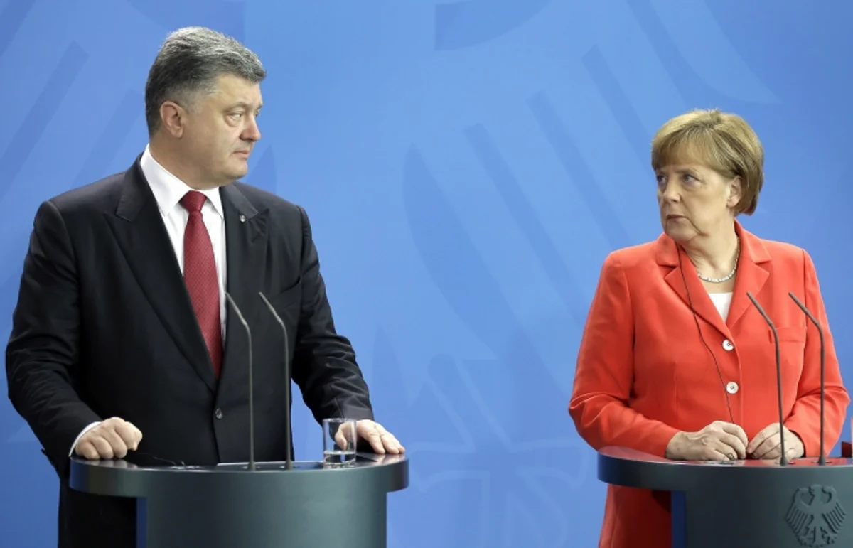 Порошенко и Меркель подтвердили безальтернативность мирного урегулирования в Донбассе