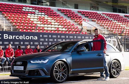 Audi подарил автомобили футболистам Барселоны