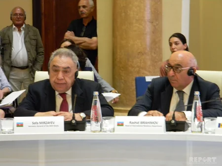 Milli Məclisin Aparat rəhbəri Tbilisidə işçi görüşdə iştirak edir