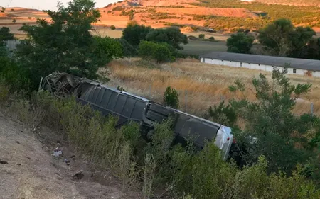 Türkiyədə sərnişin avtobusunun aşması nəticəsində 27 nəfər yaralanıb