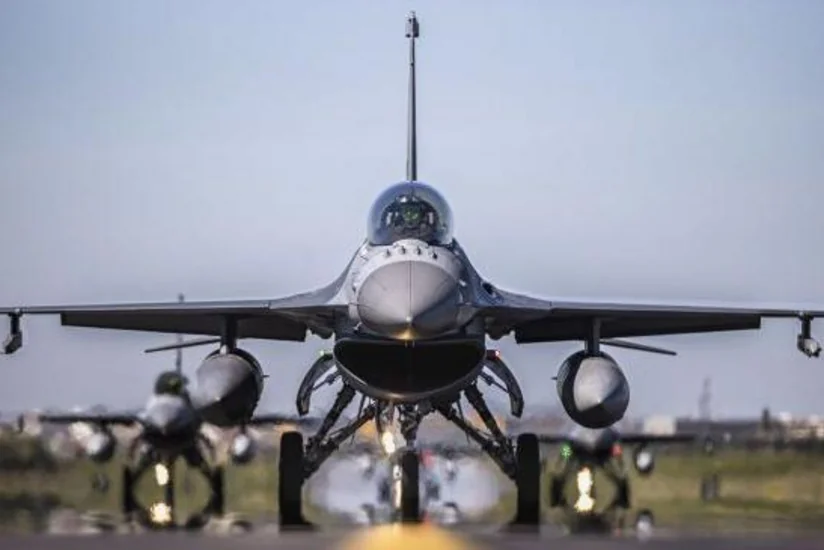 СМИ: Еще 10 украинских пилотов могут прибыть в США для овладения F-16