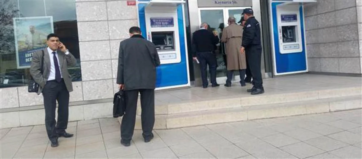 İstanbulda banka silahlı basqın olub, iki nəfər yaralanıb