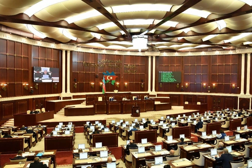 Dövlət qulluğu haqqında qanuna dəyişikliklər qəbul edilib