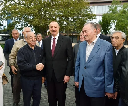 President Ilham Aliyev views conditions created at newly-reconstructed park in Baku